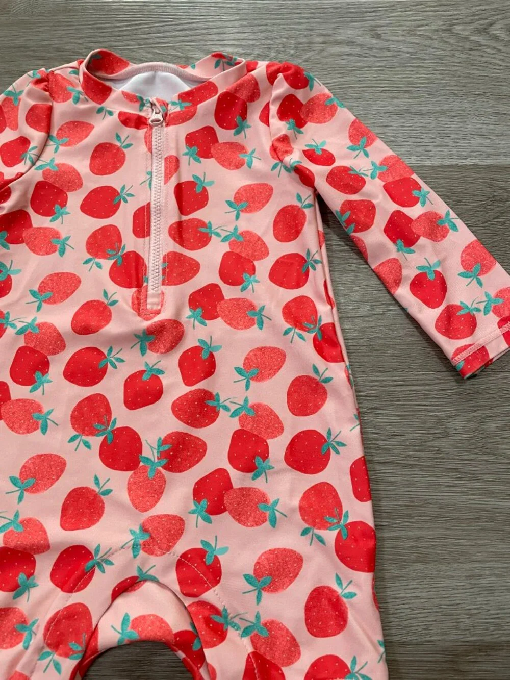 GAP baby strawberry